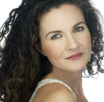 Picture of manifestation expert, Julie Holmes